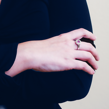 Cargar imagen en el visor de la galería, Anillo Beatriz Zafiro plata 950