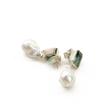 Cargar imagen en el visor de la galería, Arete Cristal verde Perla Barroca, plata 950