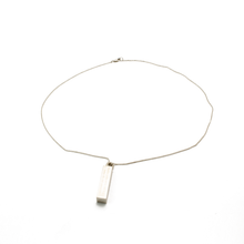 Cargar imagen en el visor de la galería, Cadena Dije Cubo Tema Grabado plata 950