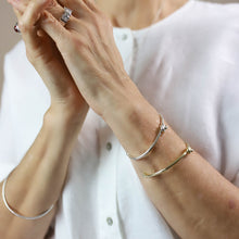 Cargar imagen en el visor de la galería, Brazalete Nudo plata 950