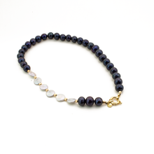 Cargar imagen en el visor de la galería, Collar Perla Morada y Perla Gris plana plata 950