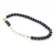 Cargar imagen en el visor de la galería, Collar Perla Morada y Perla Gris plana plata 950