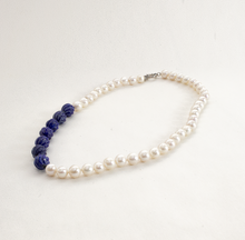 Cargar imagen en el visor de la galería, Collar Perlas con Lapislázuli Estriado2, plata 950