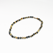 Cargar imagen en el visor de la galería, Collar Ojo de Tigre Gris Facetado, plata 950