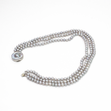 Cargar imagen en el visor de la galería, Collar 3 hilos Perla gris Niko, plata 950