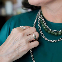 Cargar imagen en el visor de la galería, Anillo Argolla Matrimonio Lazo doblado sencillo plata 950