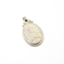 Cargar imagen en el visor de la galería, Dije Hueso Virgen de la Salud de Paztcuaro plata 950