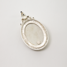 Cargar imagen en el visor de la galería, Dije Hueso Virgen de la Salud de Paztcuaro plata 950