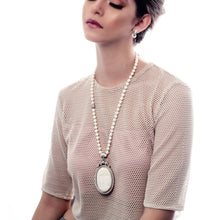 Cargar imagen en el visor de la galería, Collar Hueso Logo broche plata 950