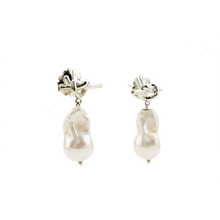 Cargar imagen en el visor de la galería, Arete Nudo Perla Barroca plata 950
