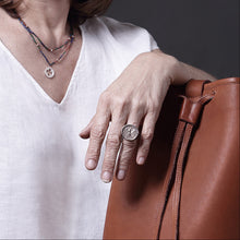 Cargar imagen en el visor de la galería, Anillo Abeja Redondo plata 950