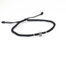 Cargar imagen en el visor de la galería, Pulsera Cráneo Mini Tejida Negro Plata 950