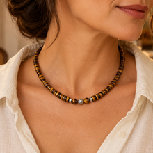 Cargar imagen en el visor de la galería, Collar Ojo de Tigre en plata 950 combinado con blusa marfil.