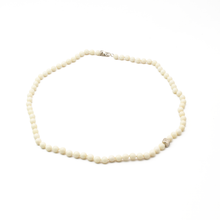 Cargar imagen en el visor de la galería, Collar Hueso Logo broche plata 950