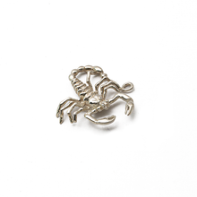 Cargar imagen en el visor de la galería, Dije Alacrán plata 950