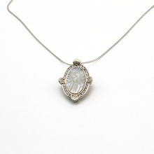 Cargar imagen en el visor de la galería, Dije Virgen Guadalupe Madre Perla pequeña. plata 950