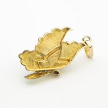 Cargar imagen en el visor de la galería, Dije Mariposa con Madre Perla plata 950