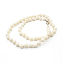 Cargar imagen en el visor de la galería, Collar Hueso Broche plata 950