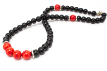 Cargar imagen en el visor de la galería, Collar Ònix y Coral plata 950