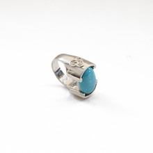 Cargar imagen en el visor de la galería, Anillo Triqueta Turquesa tratada plata 950
