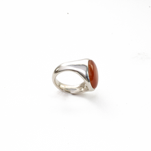 Cargar imagen en el visor de la galería, Anillo Sello Cornalina, plata 950
