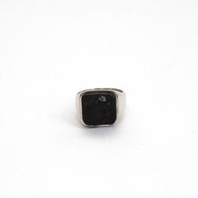 Cargar imagen en el visor de la galería, Anillo Signet Pirita en Pizarra, plata 950

