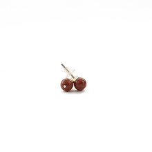 Cargar imagen en el visor de la galería, Arete Broquel Jasper Rojo 6mm, plata 950
