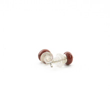 Cargar imagen en el visor de la galería, Arete Broquel Jasper Rondana Rojo 6 mm, plata 950
