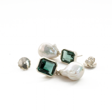 Cargar imagen en el visor de la galería, Arete Cristal verde Perla Barroca, plata 950
