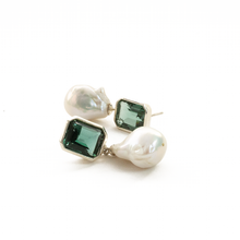 Cargar imagen en el visor de la galería, Arete Cristal verde Perla Barroca, plata 950
