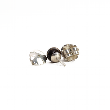 Cargar imagen en el visor de la galería, Arete Broquel Ojo de Tigre, plata 950

