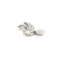 Cargar imagen en el visor de la galería, Arete Rehilete Plano Gota lisa Pequeña Hawlite, plata 950

