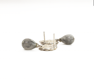 Arete Rehilete Plano Cuarzo Gris gota facetada, plata 950