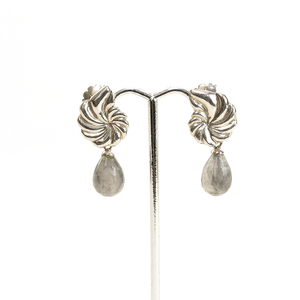 Arete Rehilete Plano Cuarzo Gris gota facetada, plata 950