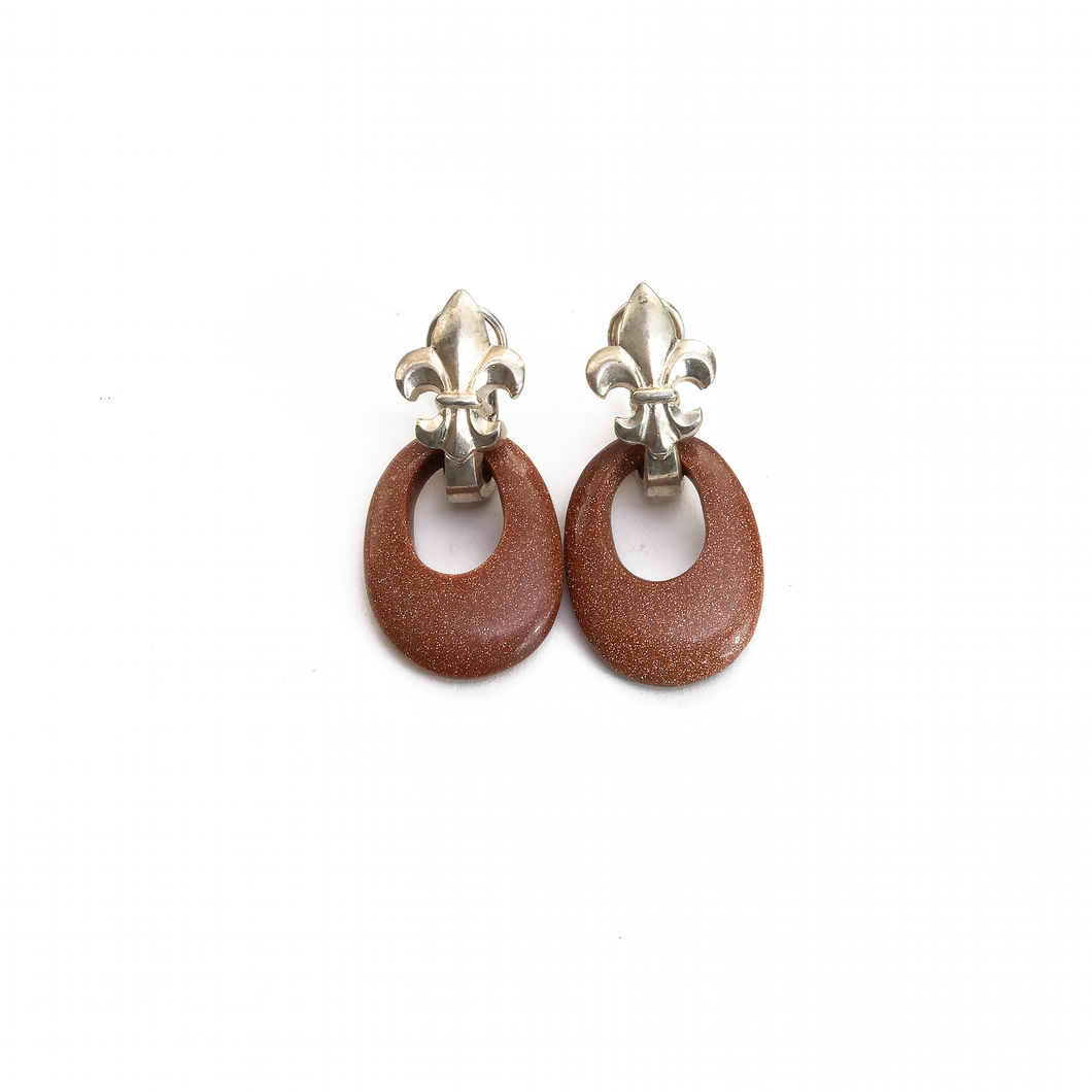 Arete Flor de Lis Aventurina Café, plata 950