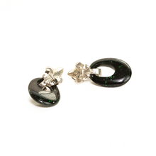 Cargar imagen en el visor de la galería, Arete Flor de Lis Aventurina Verde, plata 950
