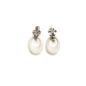 Arete flor de lis Hueso, plata 950