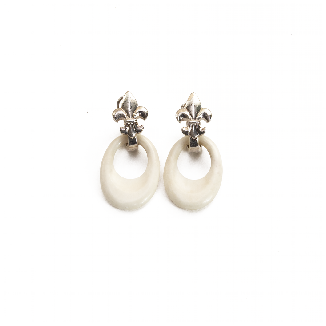 Arete flor de lis Hueso, plata 950