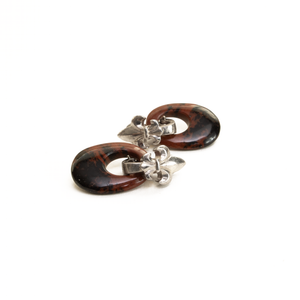 Arete Flor de Lis Obsidiana Café, plata 950