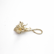 Cargar imagen en el visor de la galería, Broche Flor Tabasco, plata 950
