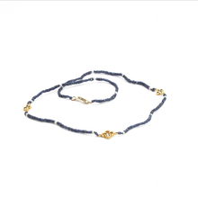 Cargar imagen en el visor de la galería, Collar Zafiro Azul y Trébol, Oro 14 k
