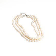 Cargar imagen en el visor de la galería, Collar 3 Hilos Perla Blanca, plata 950
