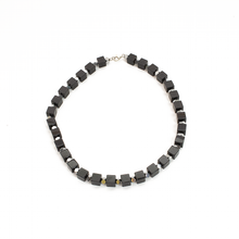 Cargar imagen en el visor de la galería, Collar Ónix Cuadrado, plata 950

