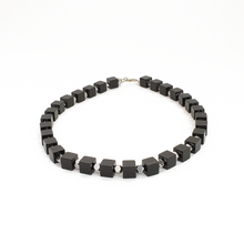 Cargar imagen en el visor de la galería, Collar Ónix Cuadrado, plata 950
