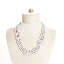 Cargar imagen en el visor de la galería, Collar 3 hilos Perla gris Niko, plata 950
