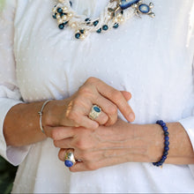 Cargar imagen en el visor de la galería, Anillo Liso Cabujon Lapislázuli plata 950
