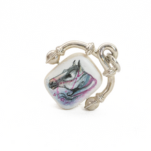 Cargar imagen en el visor de la galería, Dije Caballo y Herradura plata 950
