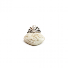 Cargar imagen en el visor de la galería, Dije Abanico Corazón Tulipán Hueso, plata 950
