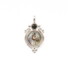 Cargar imagen en el visor de la galería, Dije Caballo Pintado Cabujon Jade plata 950
