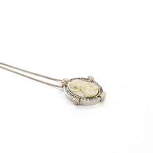 Cargar imagen en el visor de la galería, Dije Cadena Virgen de la Salud Hueso, plata 950

